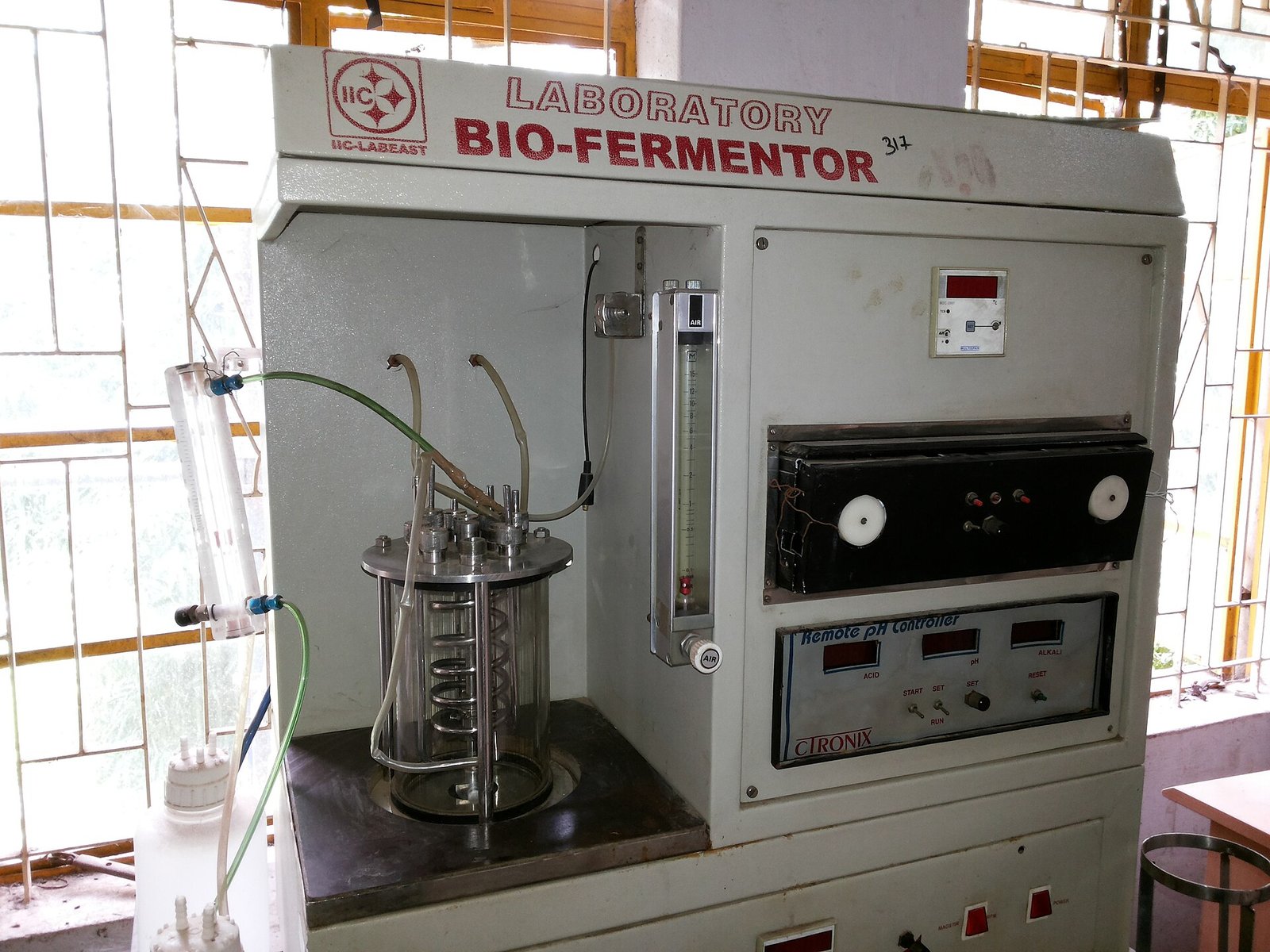 Fermentation tanks producing single-cell protein for aquafeed
