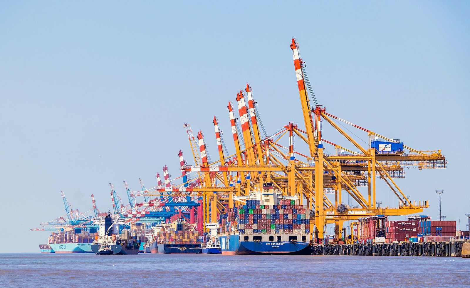 Service Vessel Dynamic Positioning